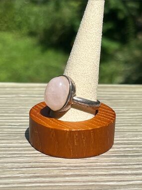Sterling Silver Rose Quartz Oval Ring